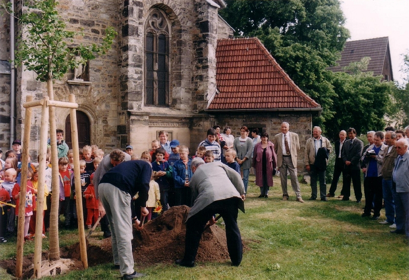 2000-05-19_Ginkgo-Baum-Pflanzung_04.jpg